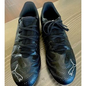 Puma men’s Future Match FG / AG practically brand new soccer cleats